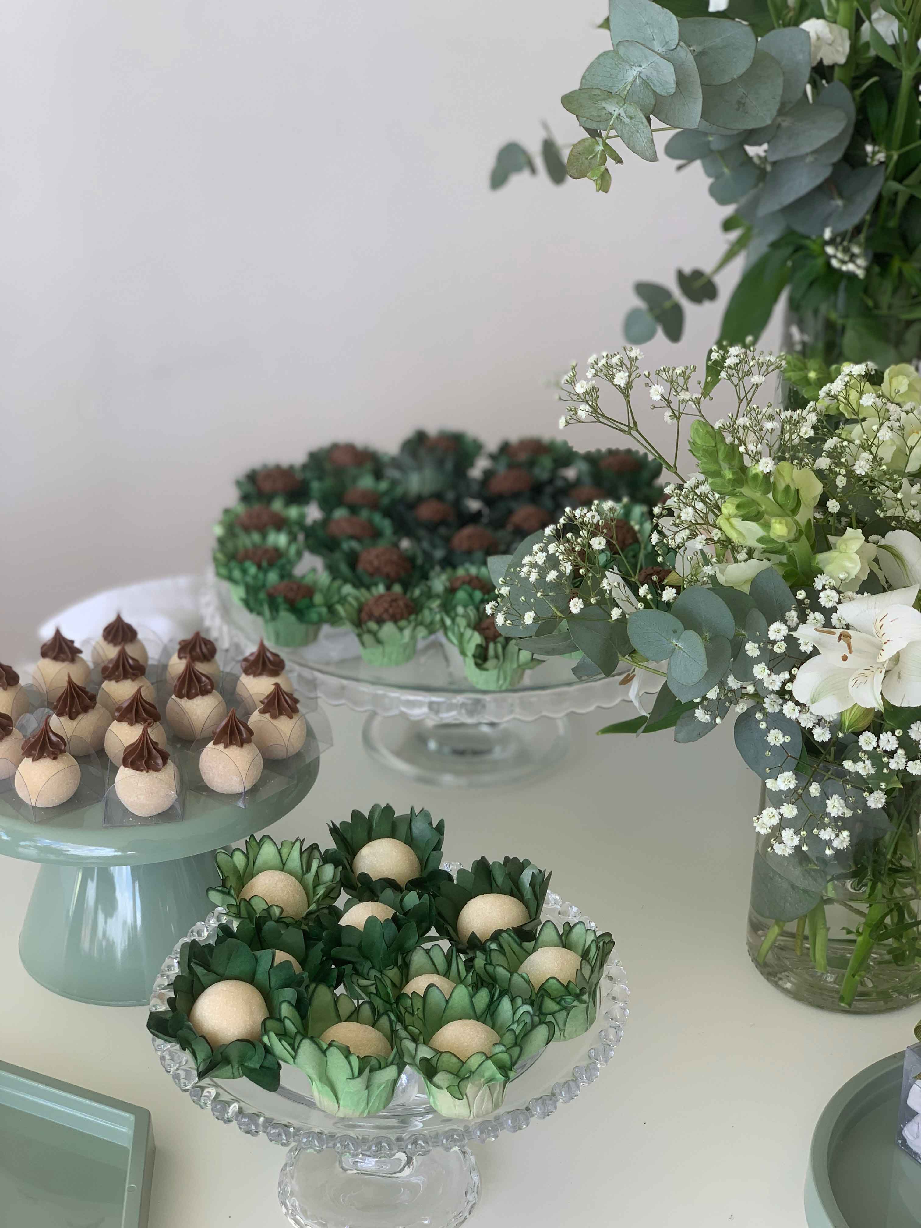 BRIGADEIRO BRANCO COM UVA